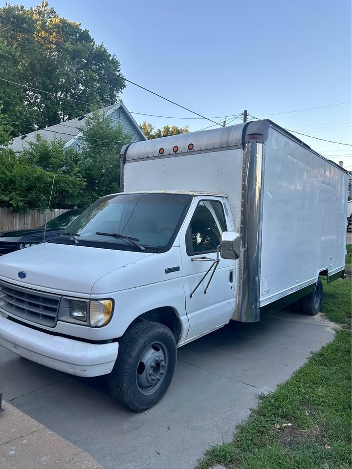 Ford-Econoline-e350-super-duty-cutaway-1996