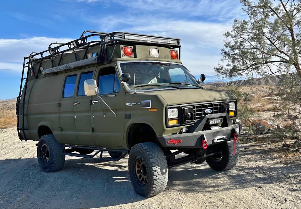Ford-Econoline-e350-super-duty-passenger-1989