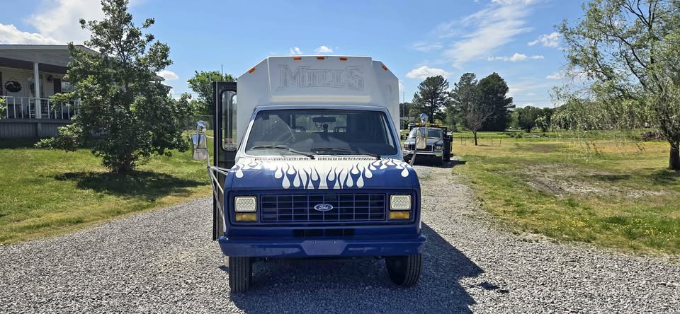 Ford-Econoline-e350-super-duty-passenger-1989
