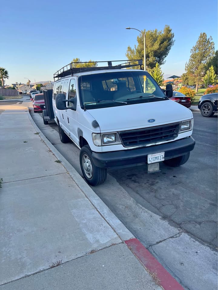 Ford-Econoline-e350-super-duty-passenger-1993