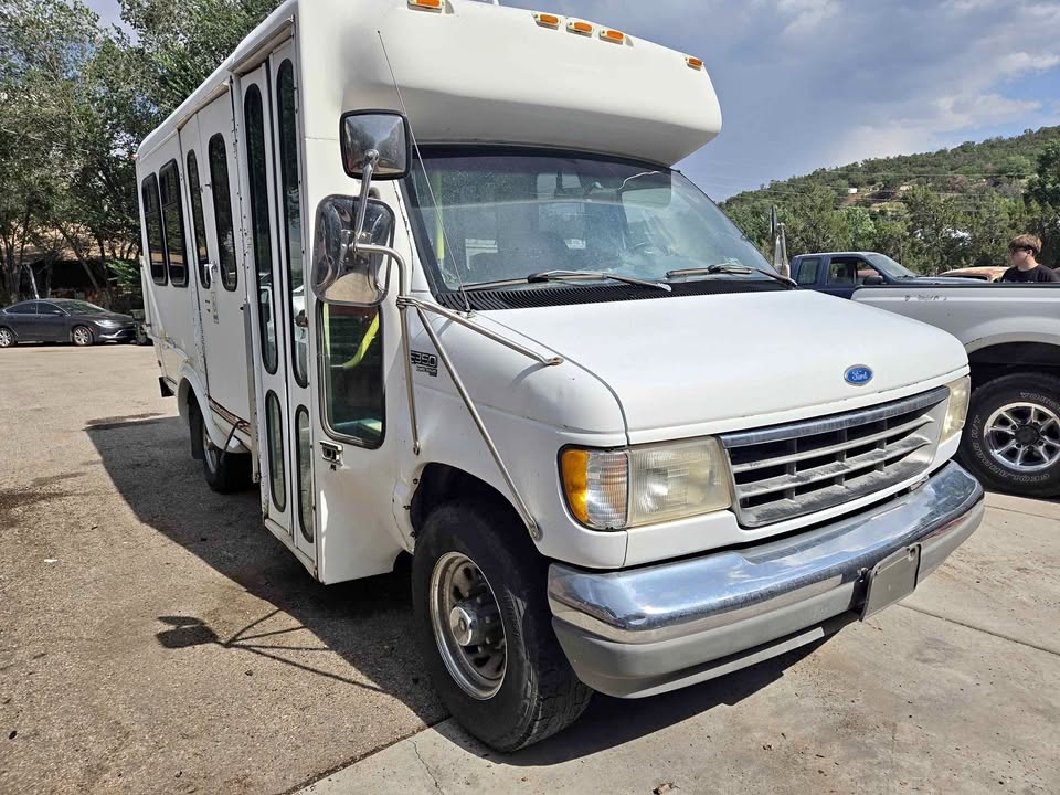 Ford-Econoline-e350-super-duty-passenger-1996