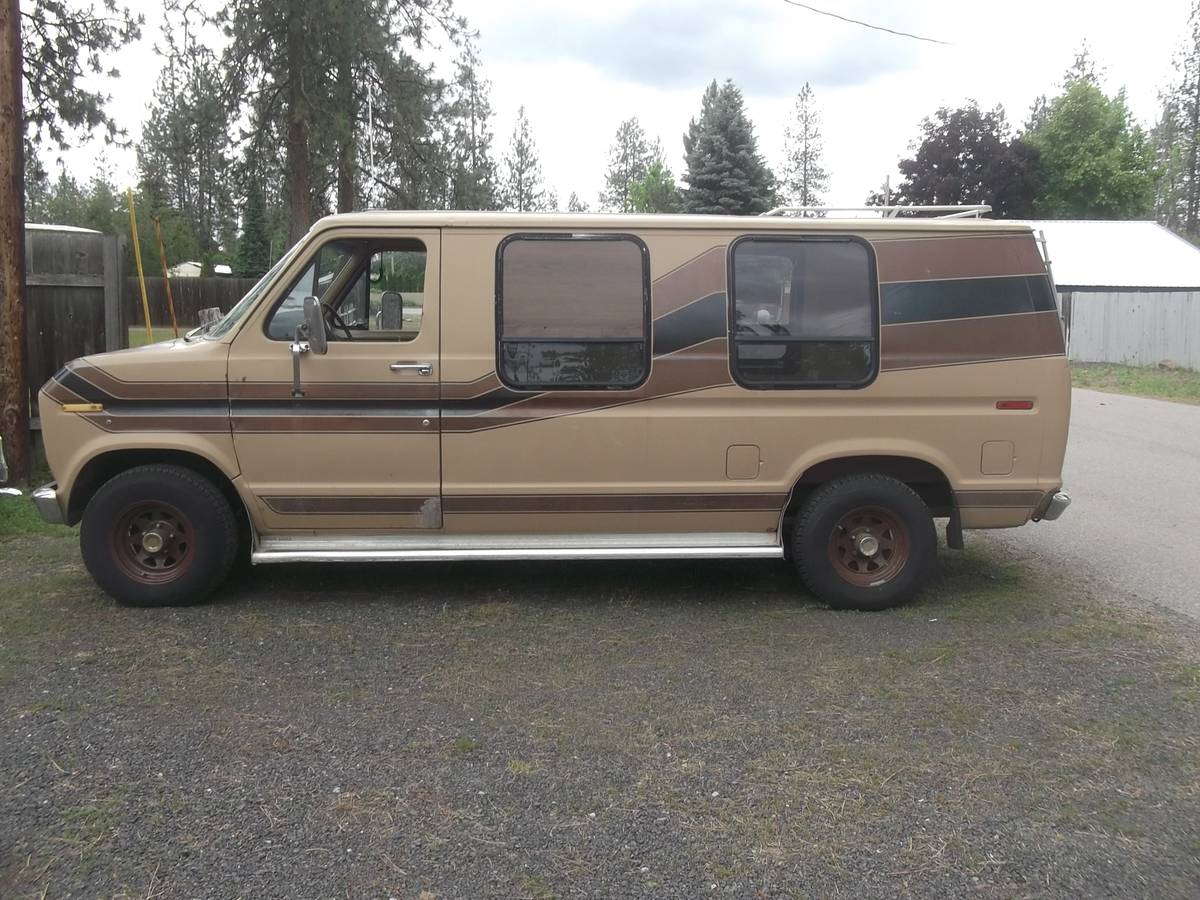 Ford-Econoline-van-1983