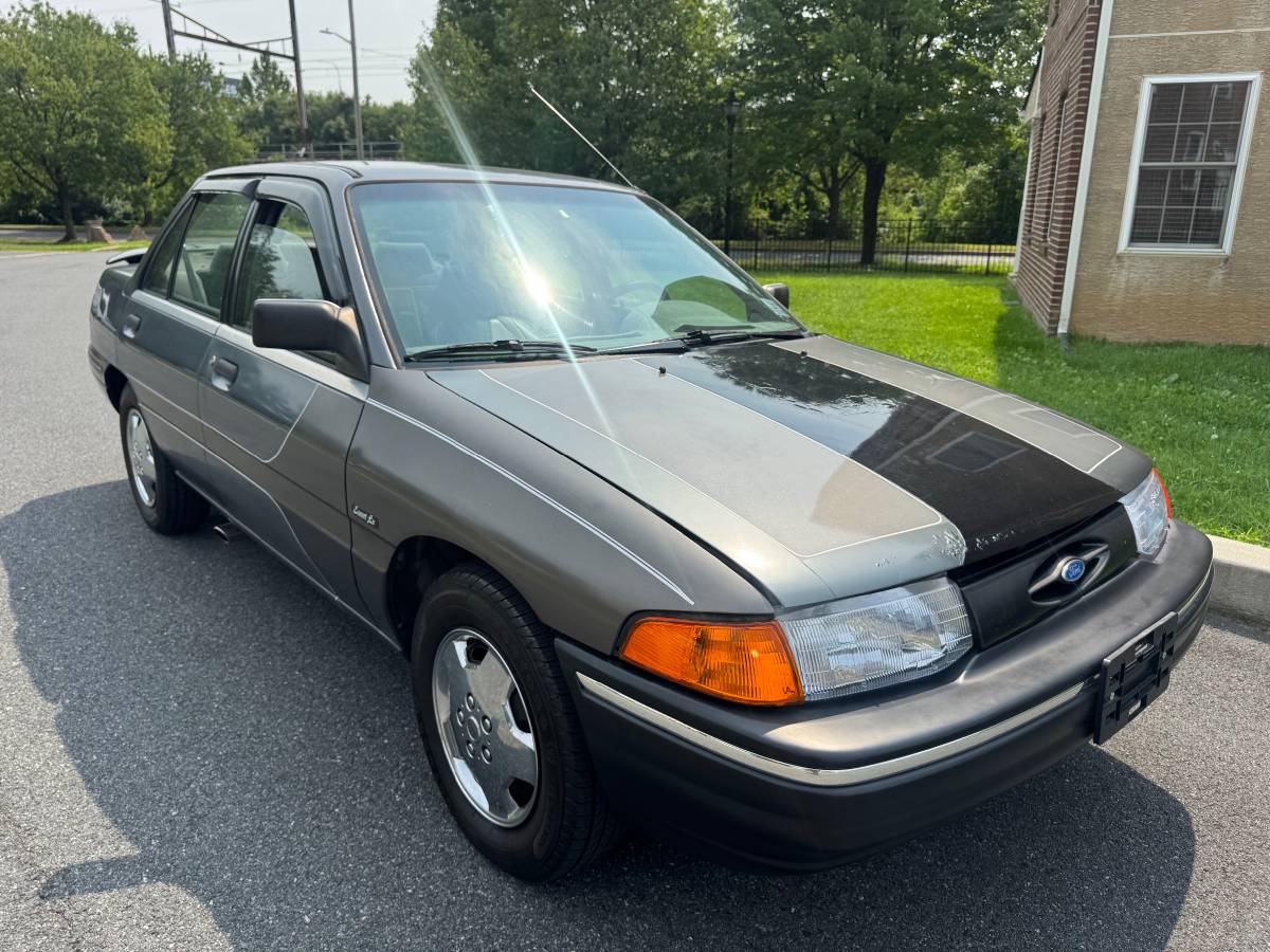Ford-Escort-1993