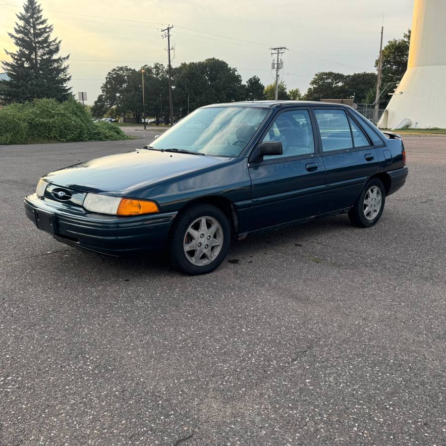 Ford-Escort-lx-1996-blue