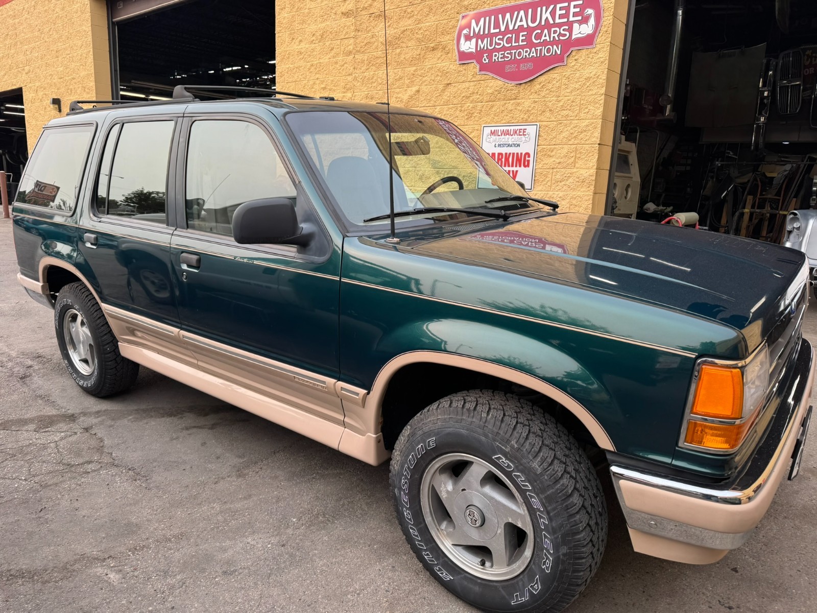 Ford-Explorer-1993-SUV-Tan
