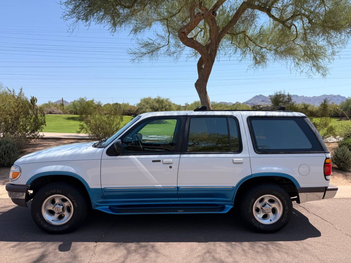 Ford-Explorer-1995-white