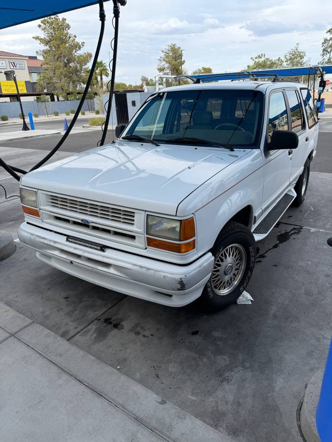 Ford-Explorer-limited-1994-White