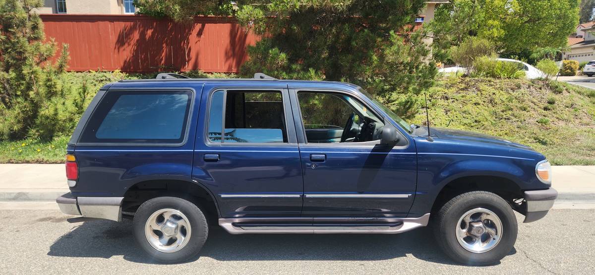 Ford-Explorer-xlt-4x4-1996-blue