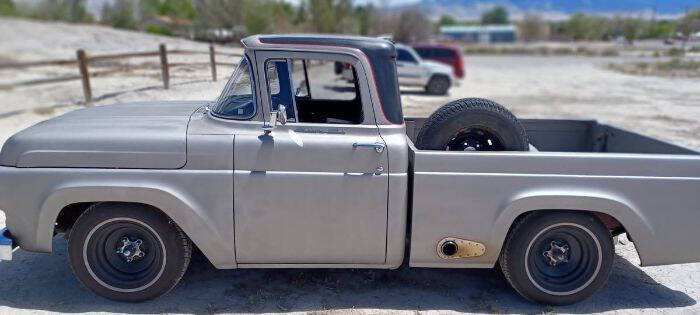 Ford-F-100-1957-Silver