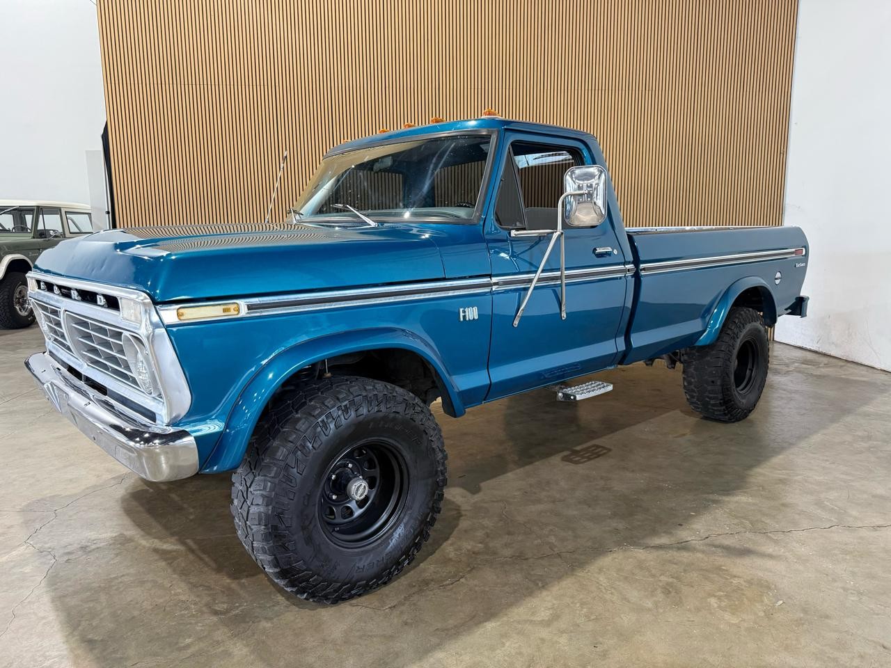 Ford-F-100-1975-Classic-Car-Black