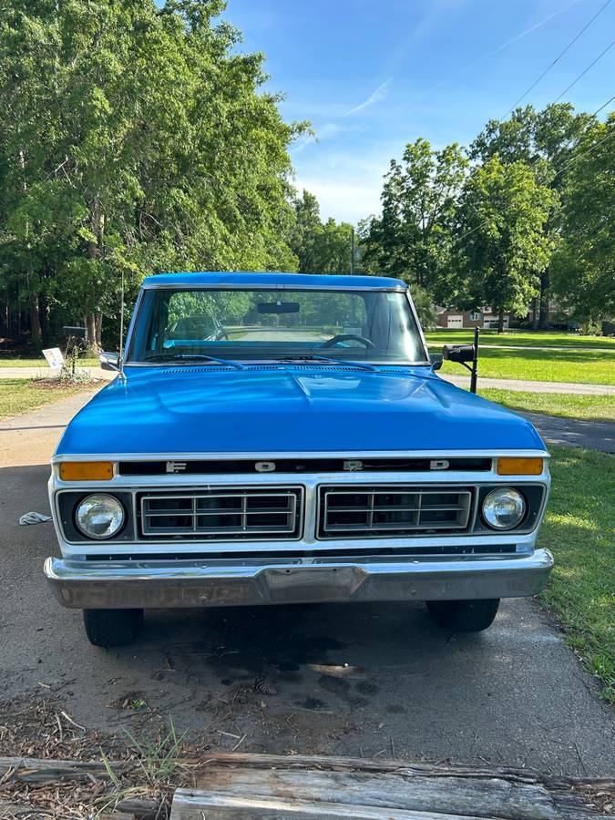 Ford-F-100-custom-1977-blue