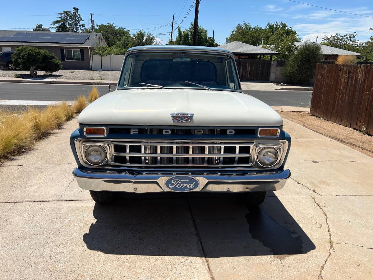 Ford-F-100-custom-cab-1965-White