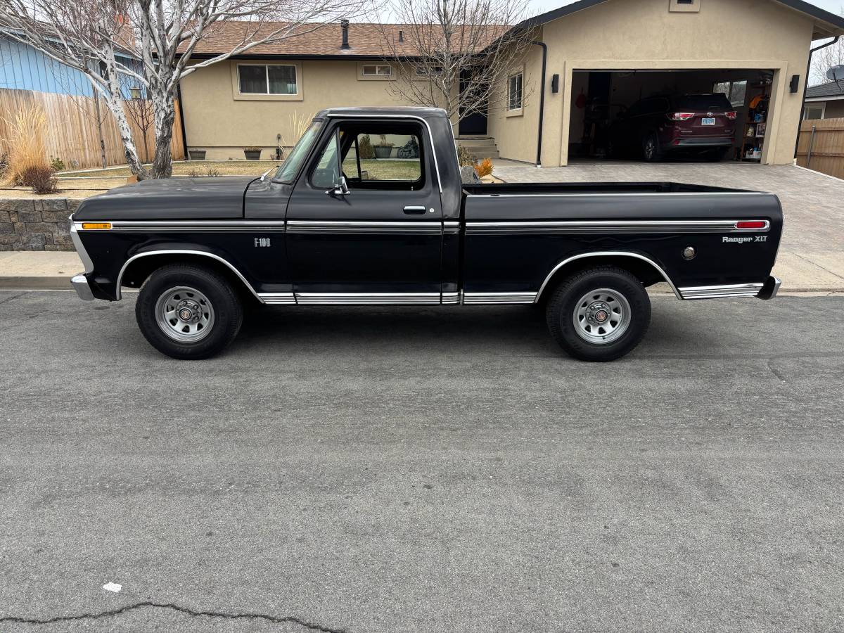 Ford-F-150-1973-black