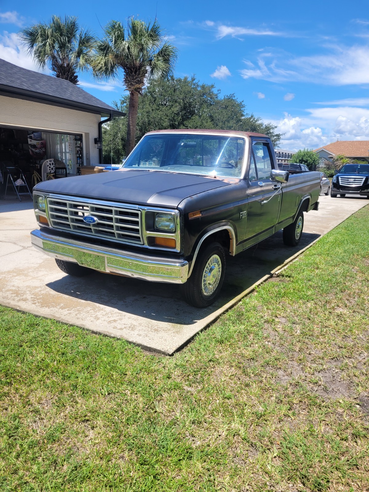 Ford-F-150-1985-Standard-Cab-Pickup-Gray