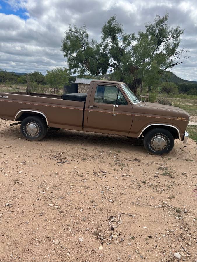 Ford-F-150-1985-brown