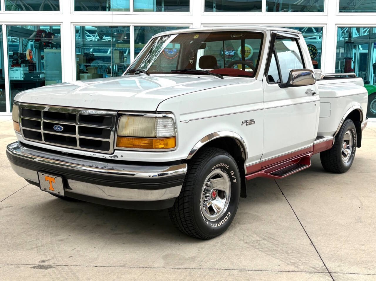 Ford-F-150-1992-Standard-Cab-Pickup-Red Ford F-150 1992