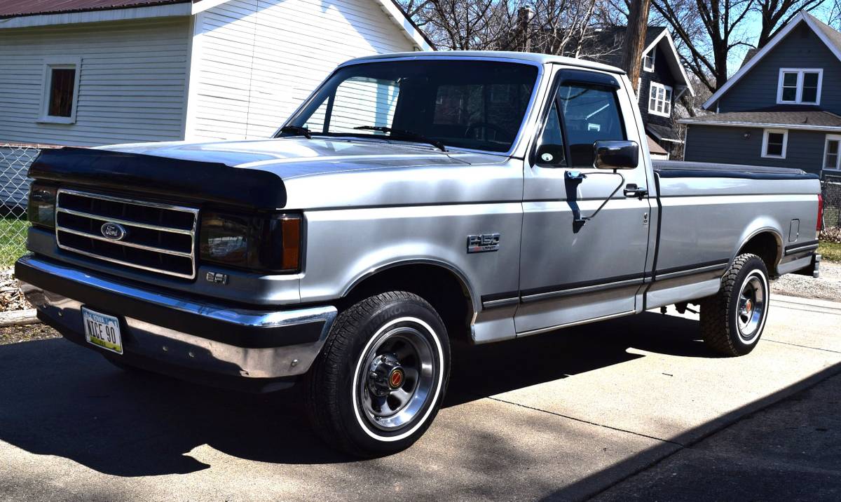 Ford-F-150-lariat-1990-silver