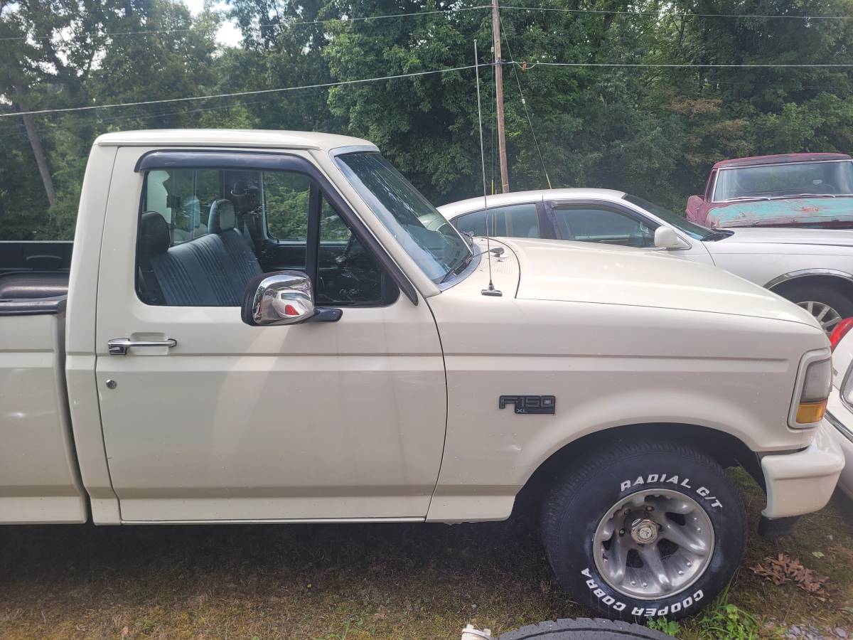 Ford-F-150-xl-1993-White