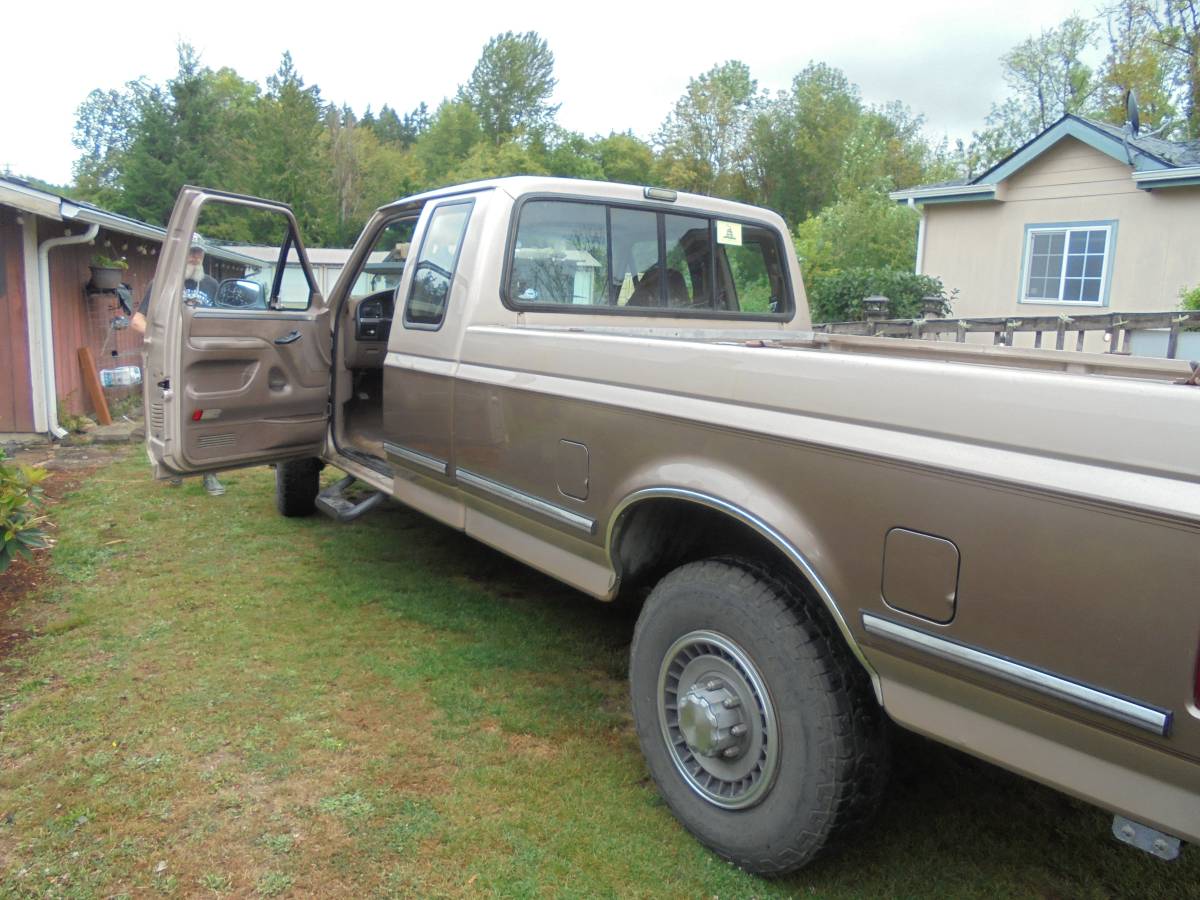 Ford-F-250-ex-cab-1992-brown