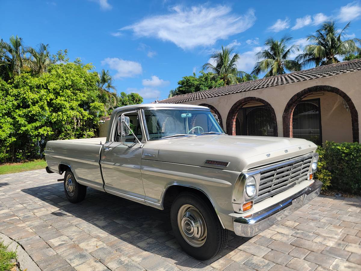 Ford-F-250-ranger-camper-special-1967