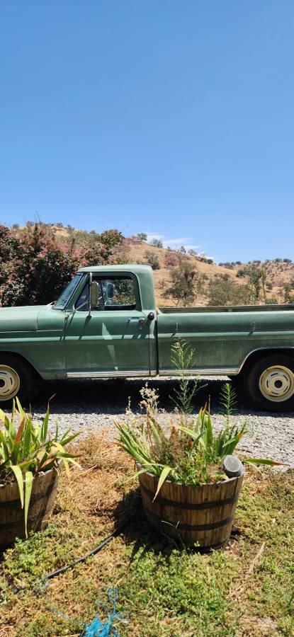Ford-F-250.-390-1971-green