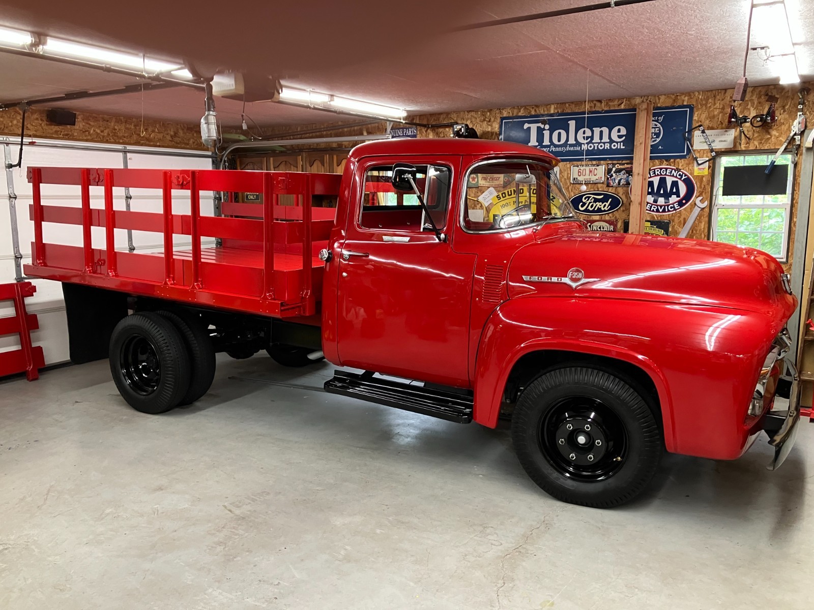 Ford-F-350-1956-Cab-Chassis-Red