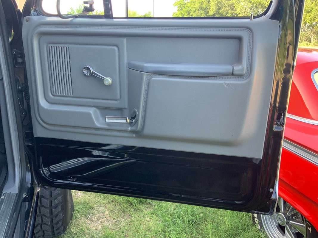 Ford-F-350-1986-Standard-Cab-Pickup-Black