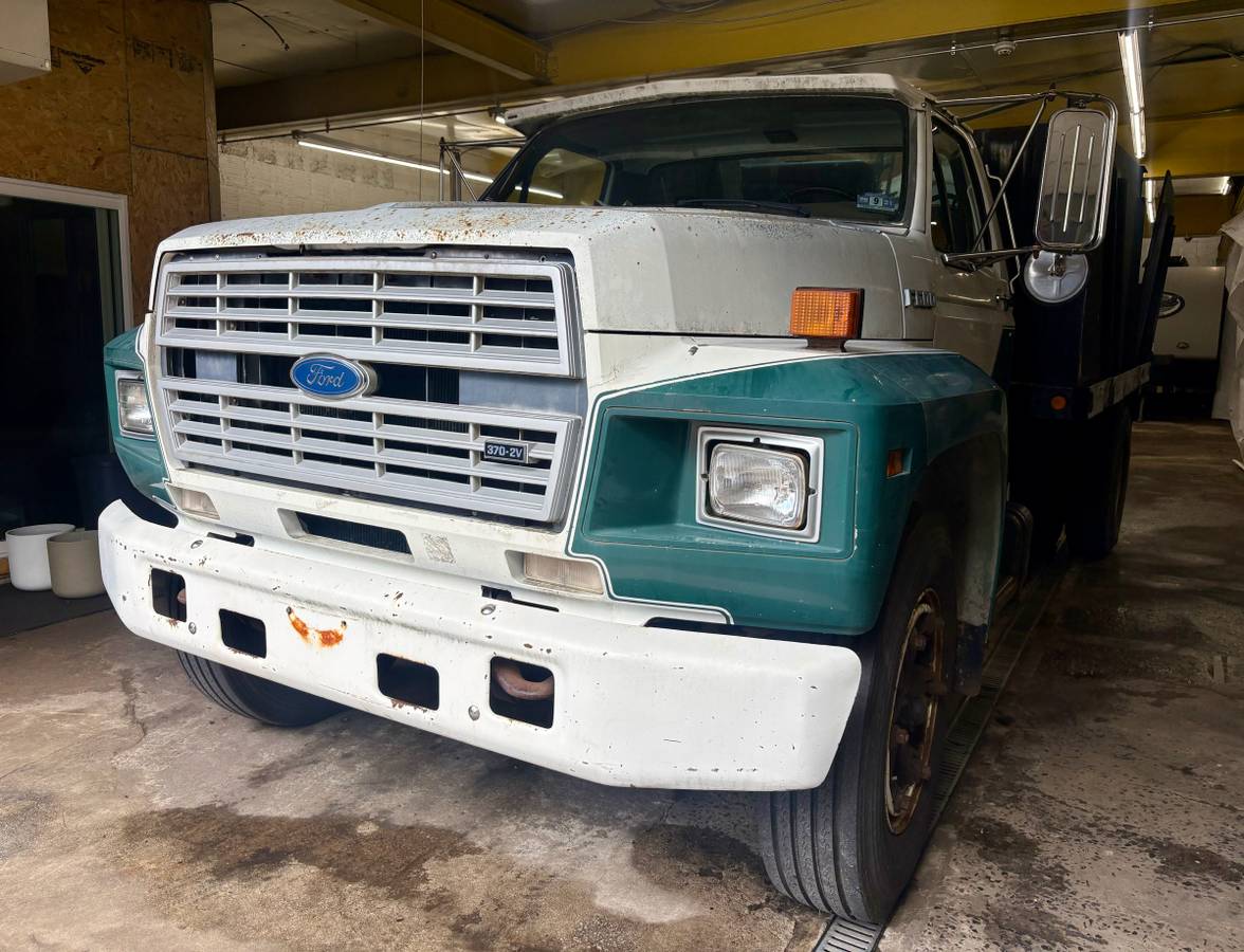 Ford-F-600-1990-white