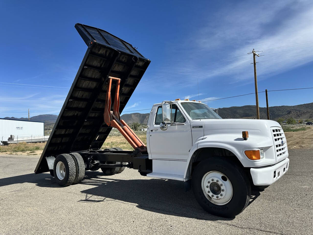Ford-F-700-1994-White-Gray