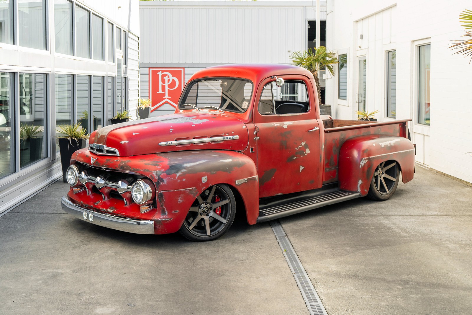 Ford-F1-1951-Pickup-Black
