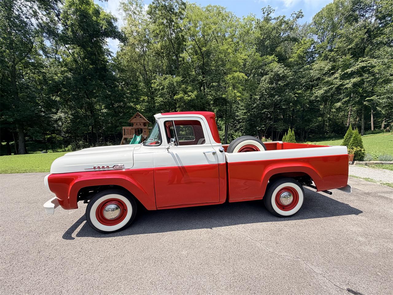 Ford-F100-1960-Red-and-White-Red-and-White