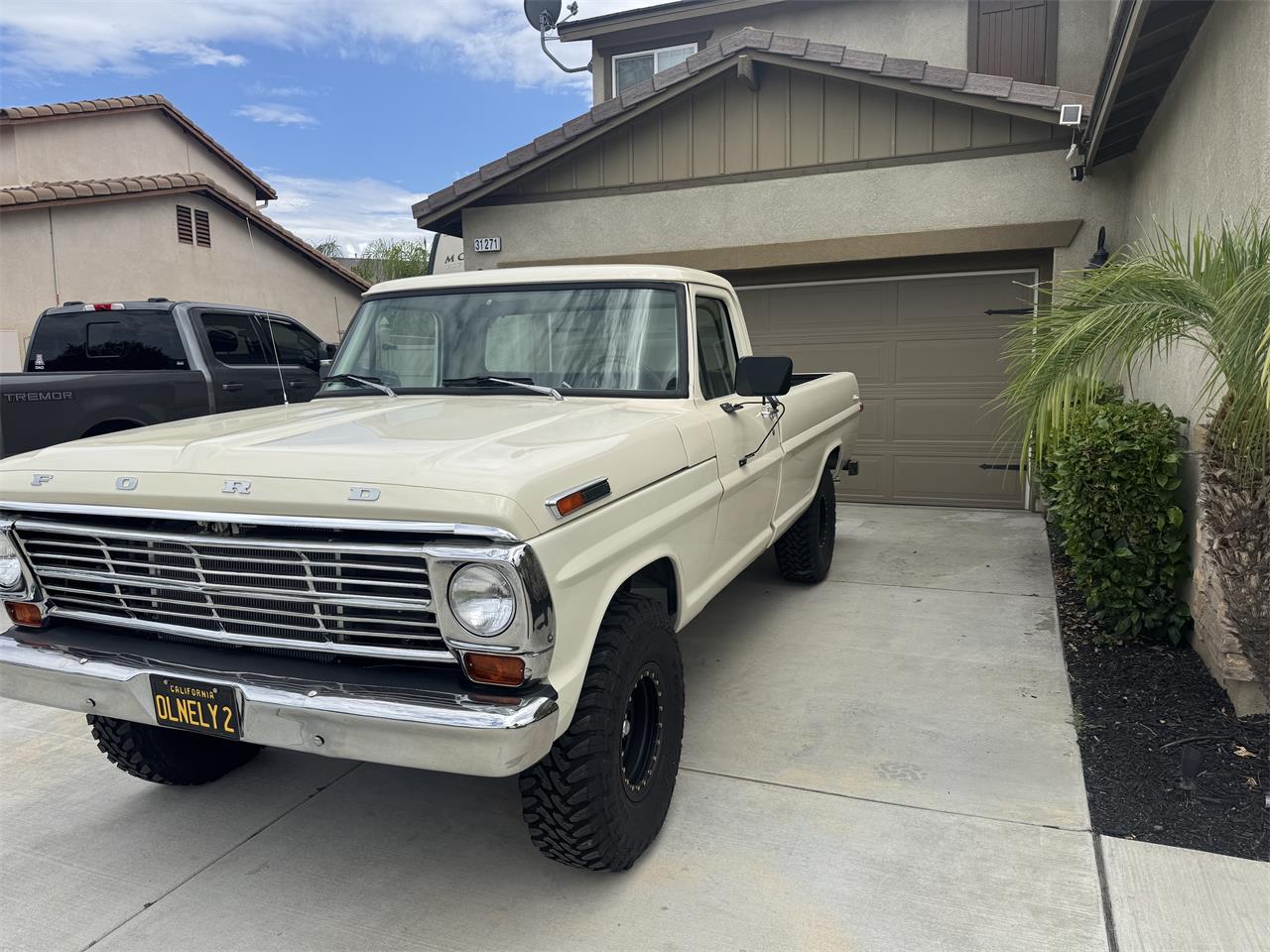 Ford-F100-1967-Wimbeldon-White-Black