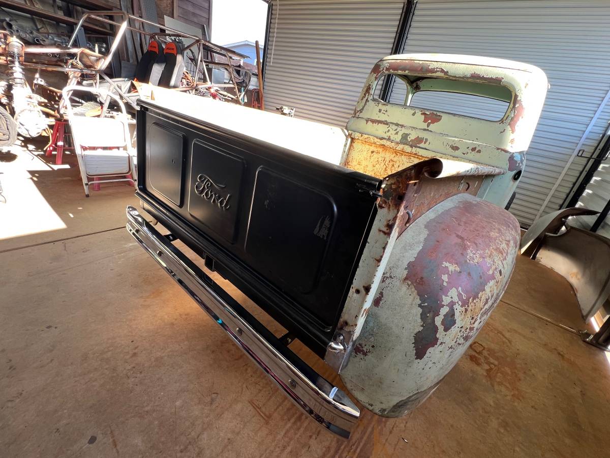 Ford-F100-custom-1952-custom