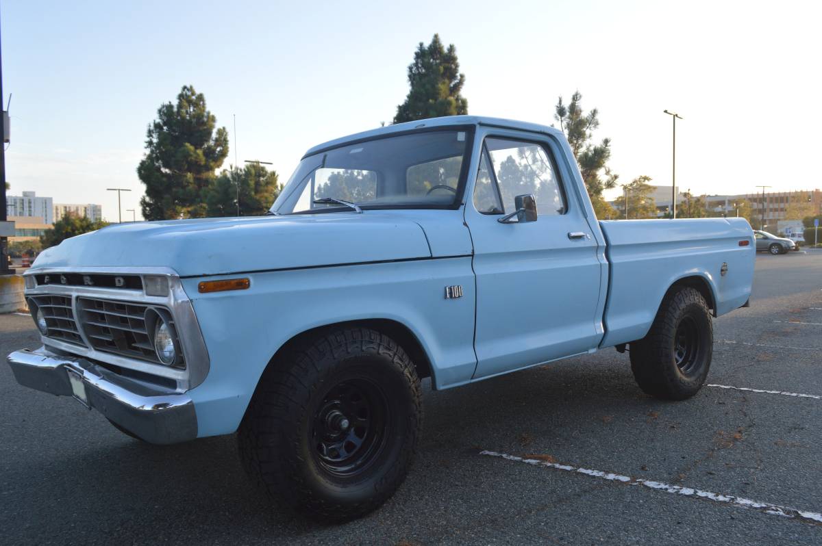 Ford-F100-custom-1974-blue