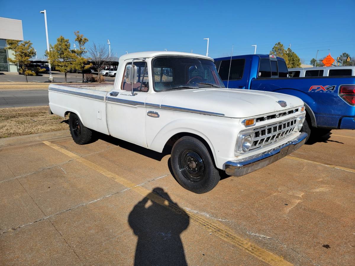 Ford-F100-custom-cab-1965-white