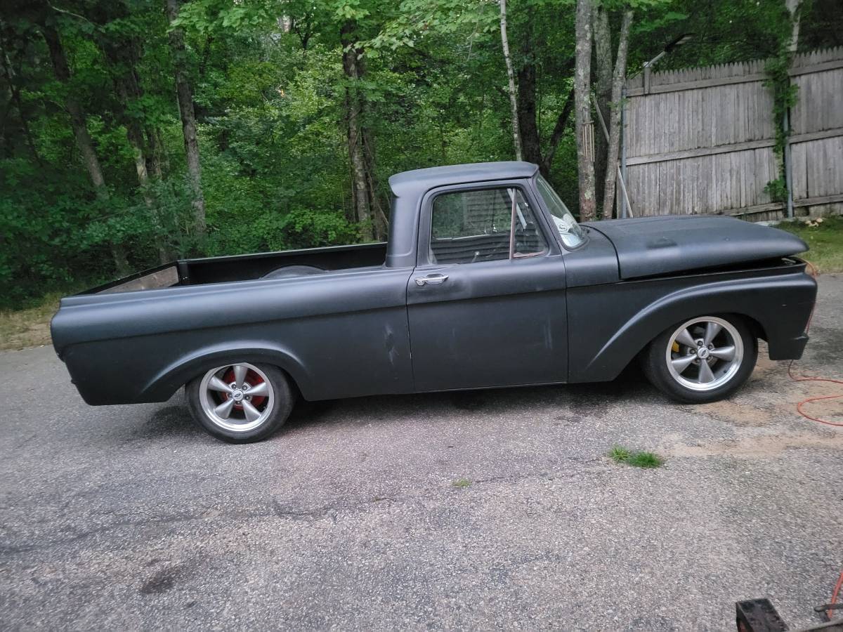 Ford-F100-resto-mod-1961-black