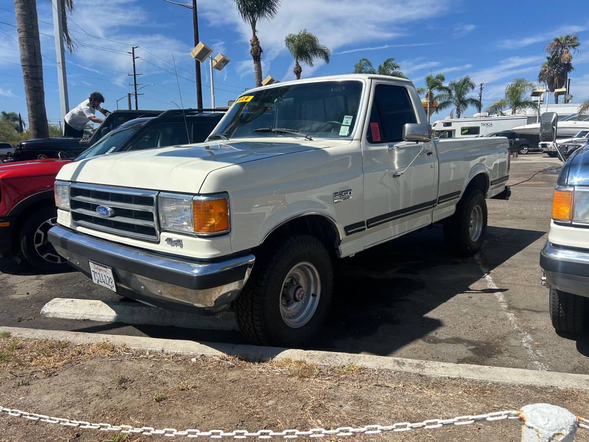 Ford-F150-1989-white