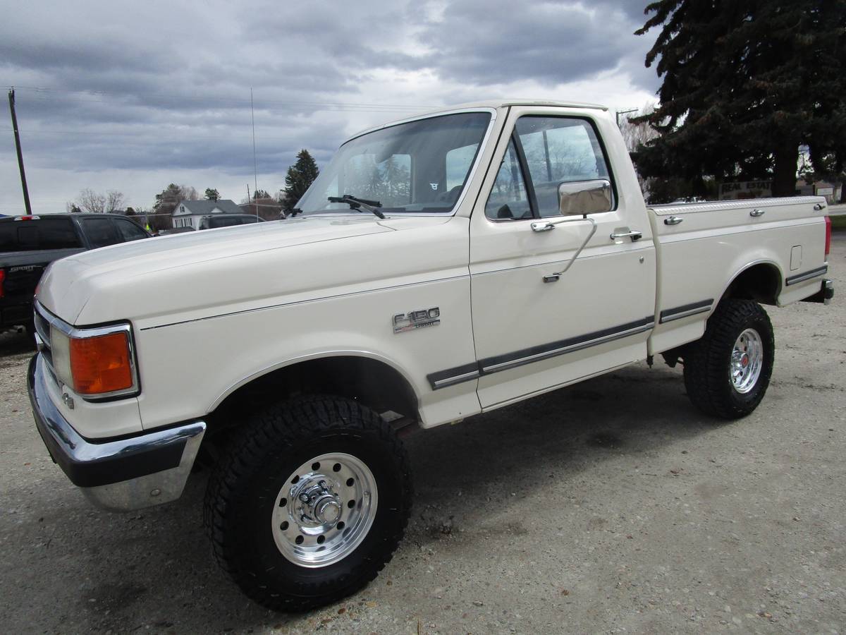 Ford-F150-lariat-1990-white