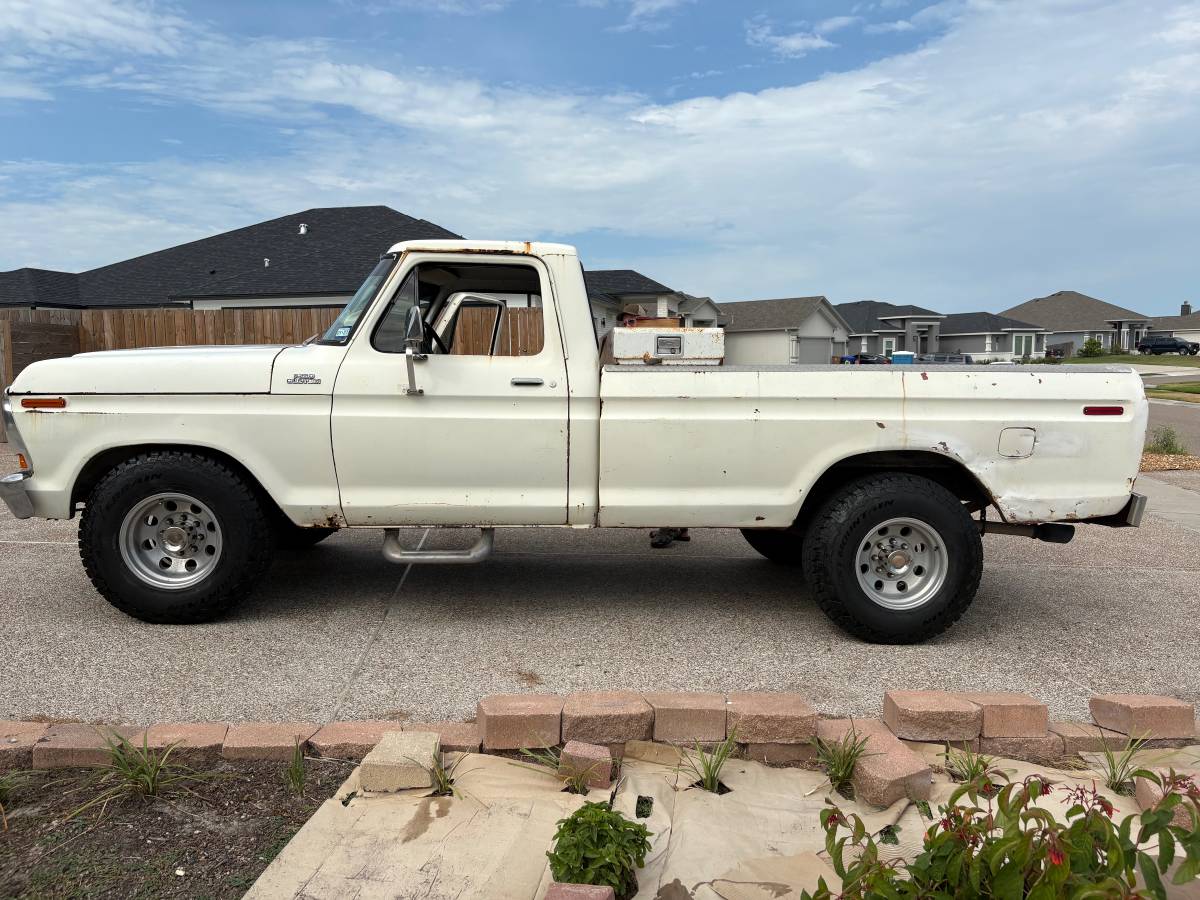 Ford-F250-1978-white