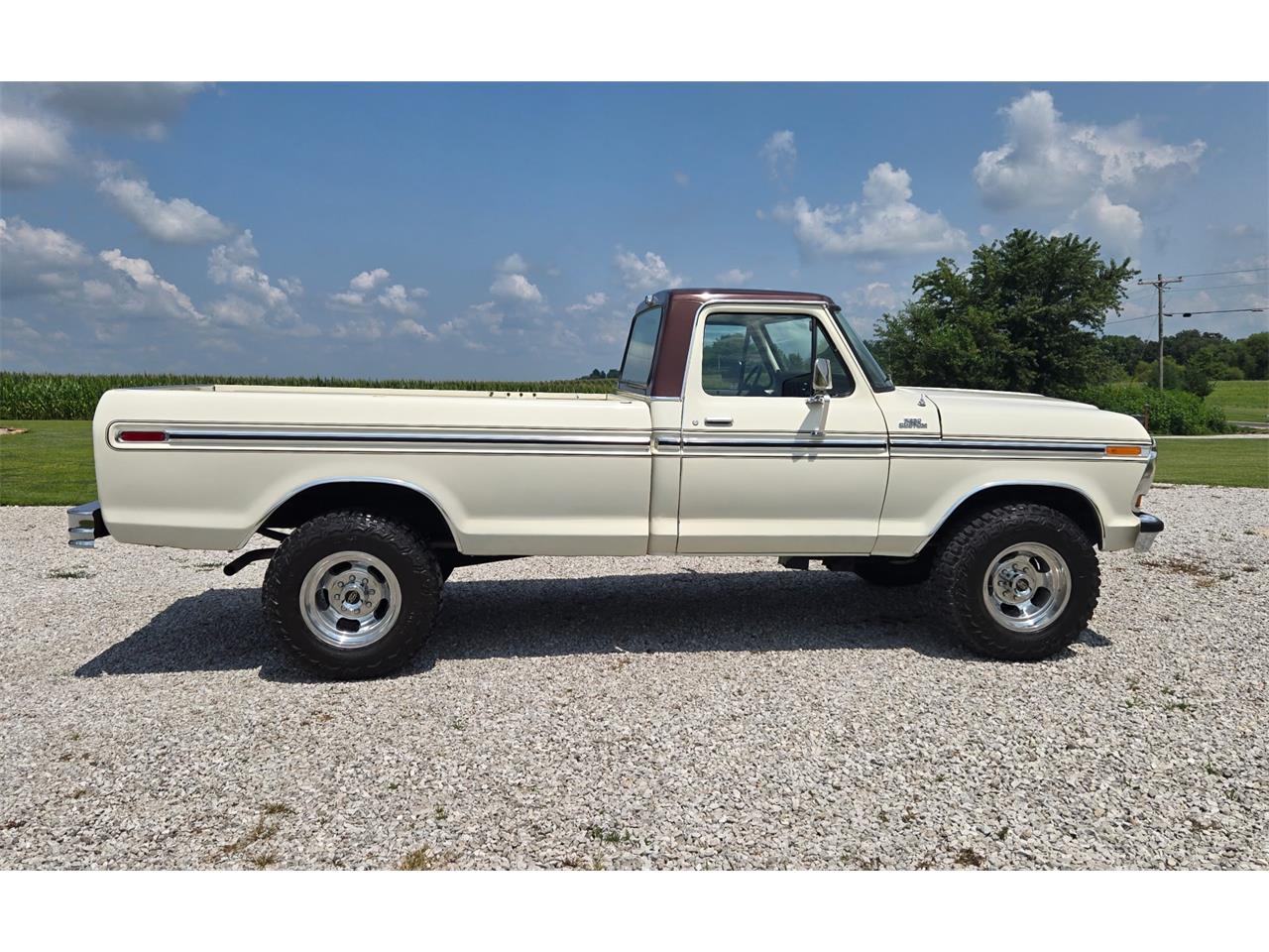Ford-F250-1979-White-and-Brown-Tan