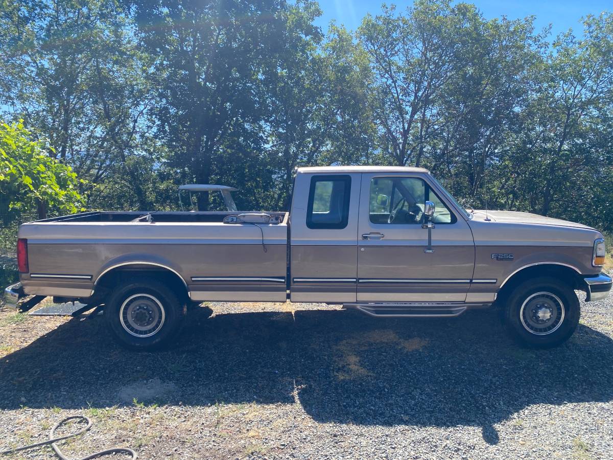 Ford-F250-1993-brown