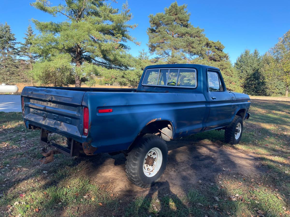 Ford-F250-4x4-1975-blue