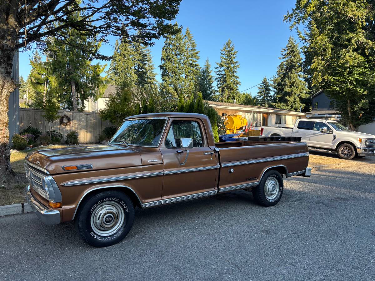 Ford-F250-camper-special-1972