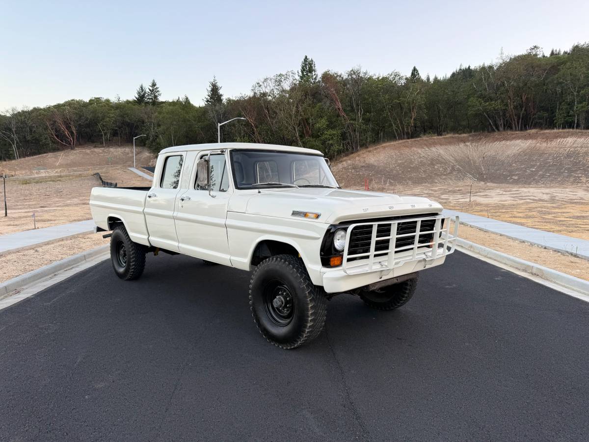 Ford-F250-crew-cab-4x4-1969-white
