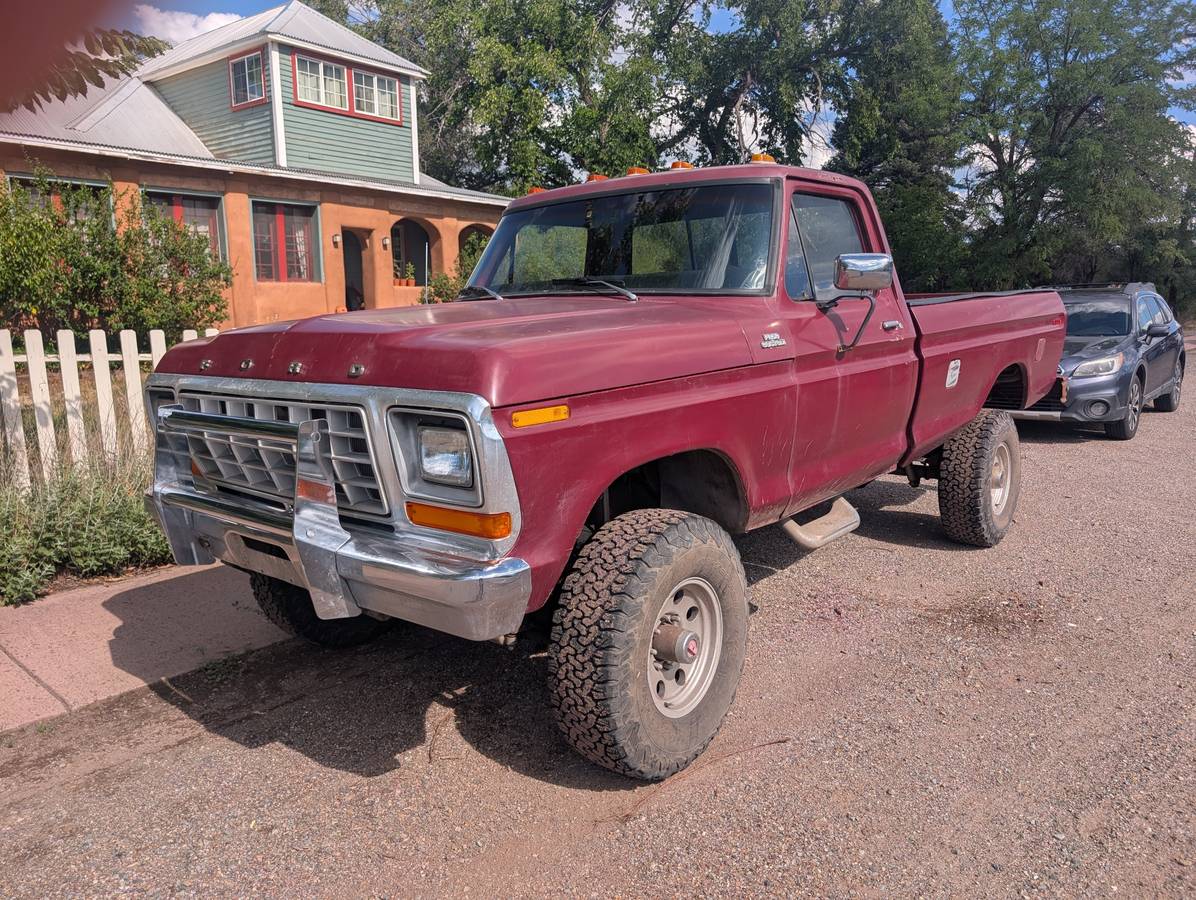 Ford-F250-custom-1979-red