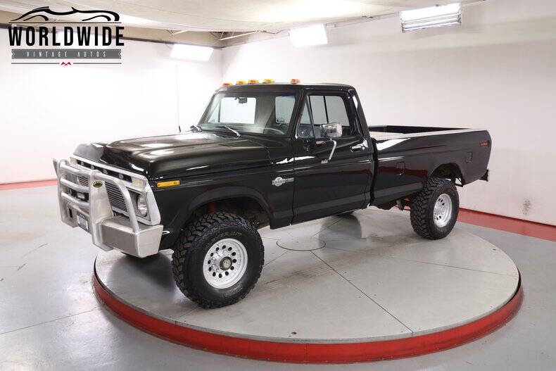 Ford-F250-highboy-1976-Black-BlackWhite