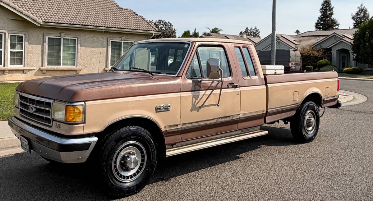 Ford-F250-super-duty-lariat-1990-Brown