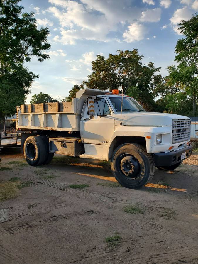 Ford-F600-1983