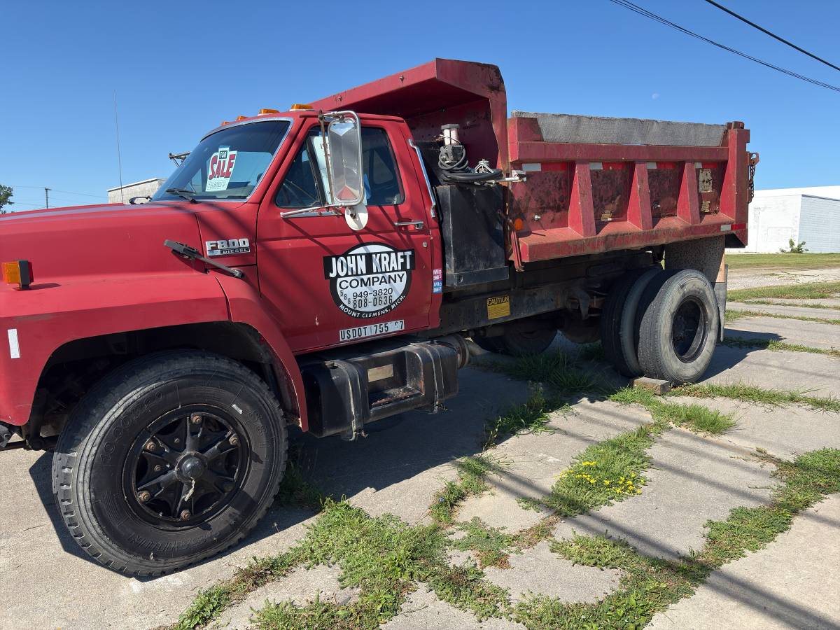 Ford-F800-1987-red
