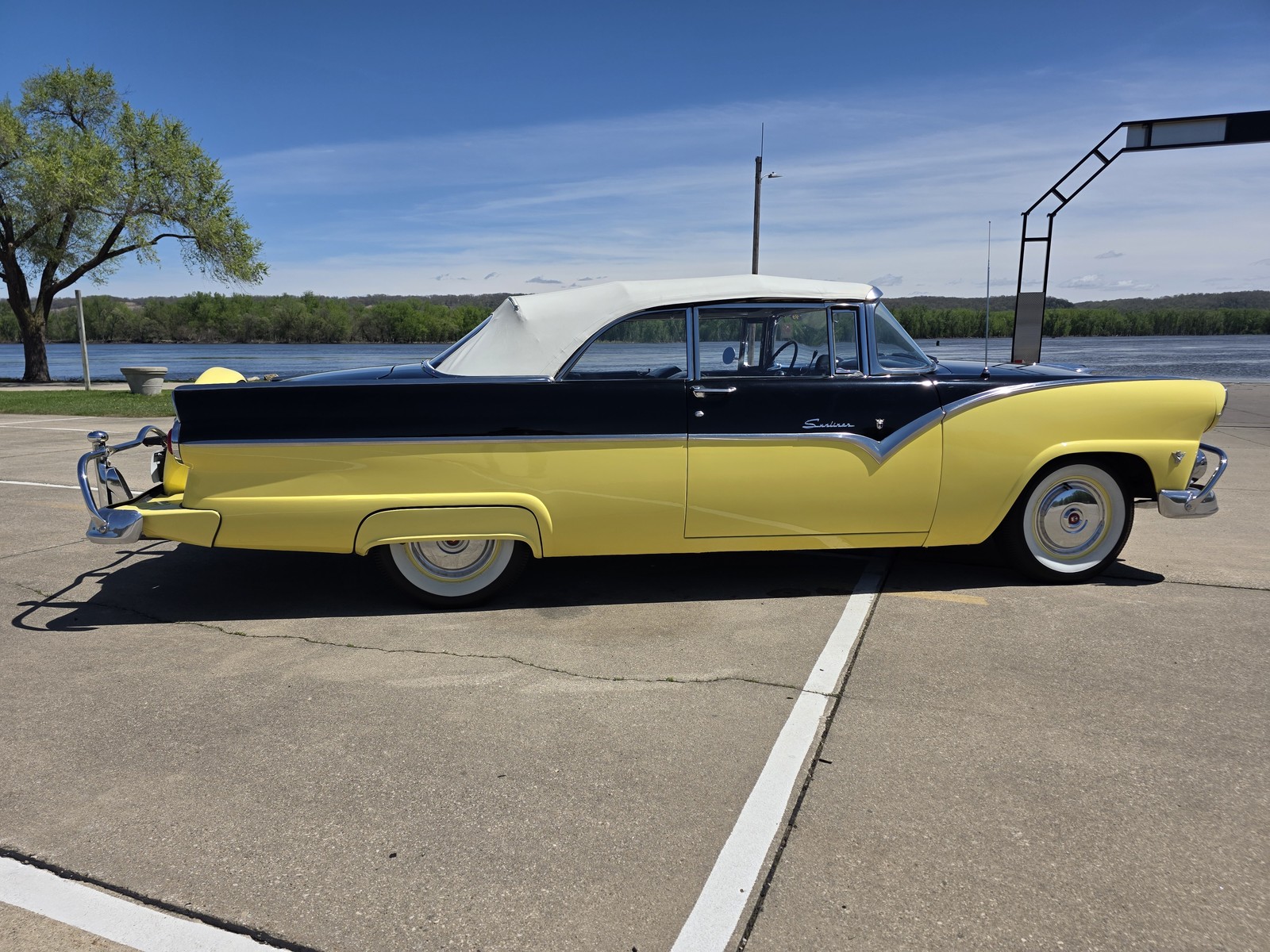 Ford Fairlane 1955